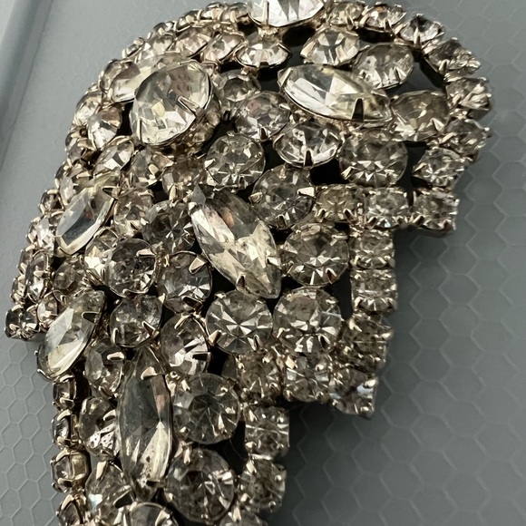 Large Vintage 1950's Leaf Rhinestone Brooch Pin - Picture 3 of 7
